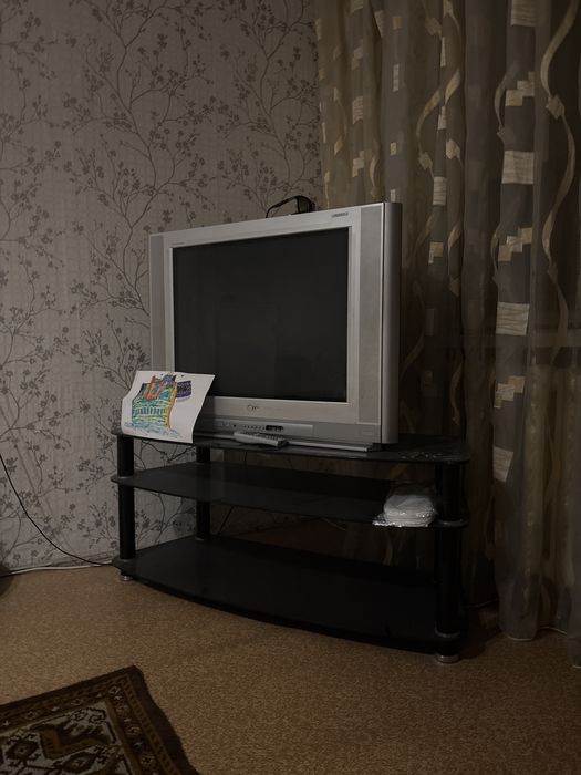 Телевизор LG  в рабочем состоянии пульт есть