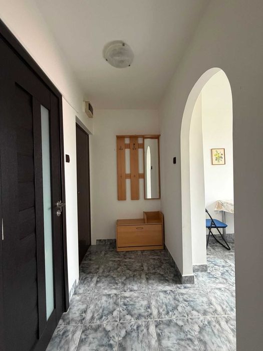 Persoana Fizica vand apartament 2 camere, 47 mp Parcul Feroviarilor (P-ta Abator - B-dul Bucuresti), bloc reabilitat termic, centrala termica proprie.