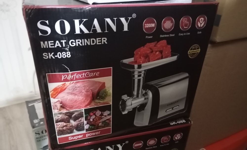Mașină de tocat carne și cârnați 3200W