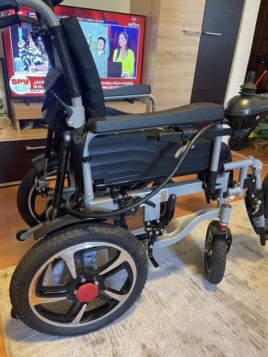 Carucior electric persoane dizabilitati