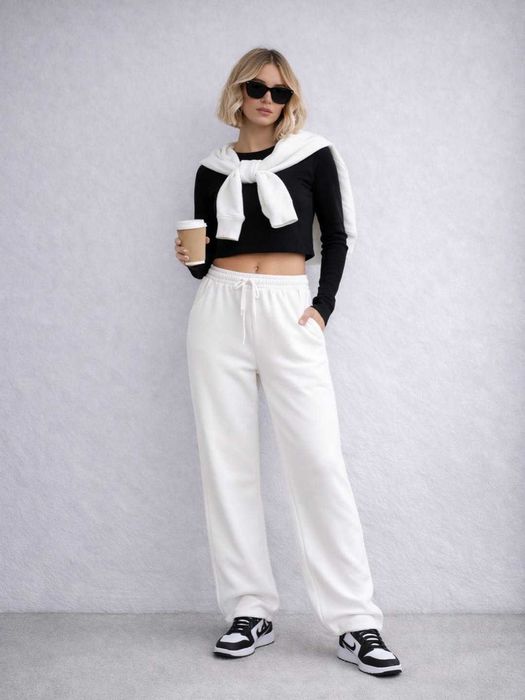 комплект с качулка удобен – перфектен за ежедневието,