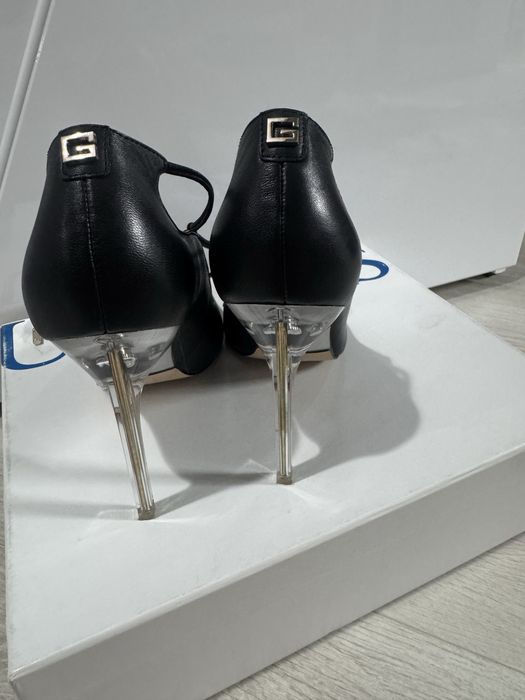 Pantofi negri Guess