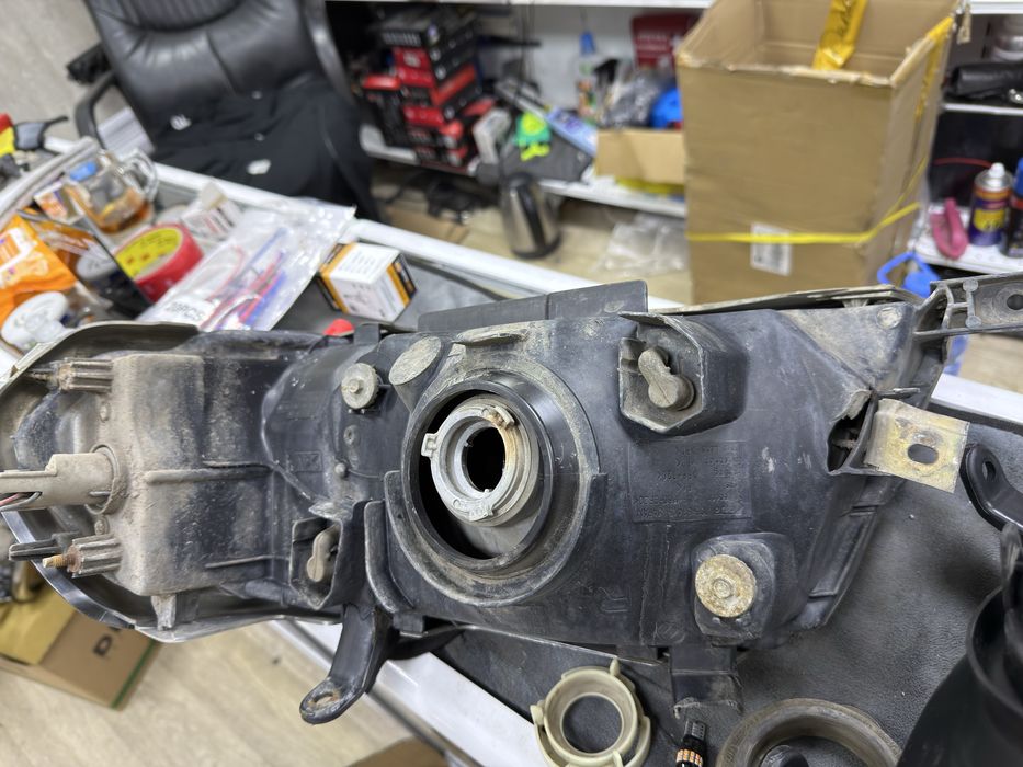 Фары Mitsubishi Montero Sport