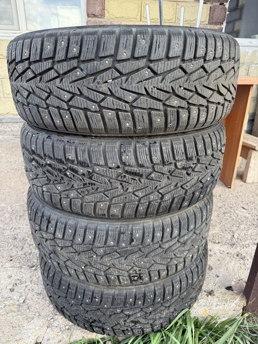 Продам комплект зимней резины Nokian