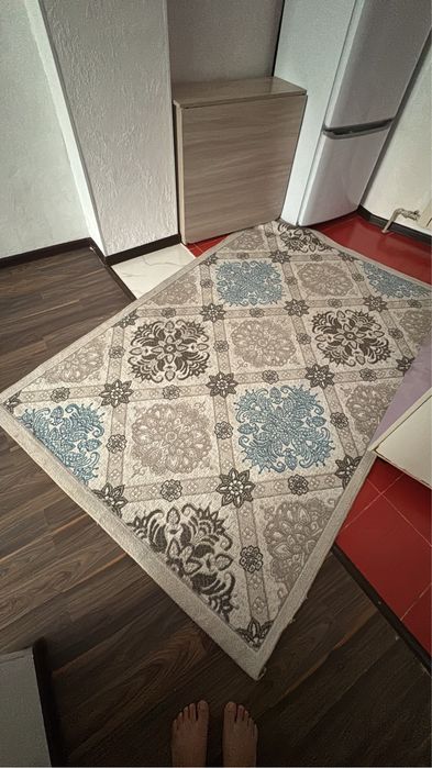 Шкаф, 2 ковра, и тюль