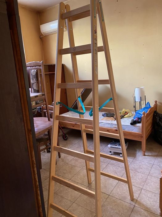 Професионална дървена стълба нова