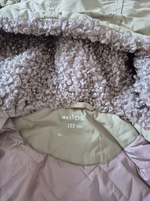 Продам куртки на девочку