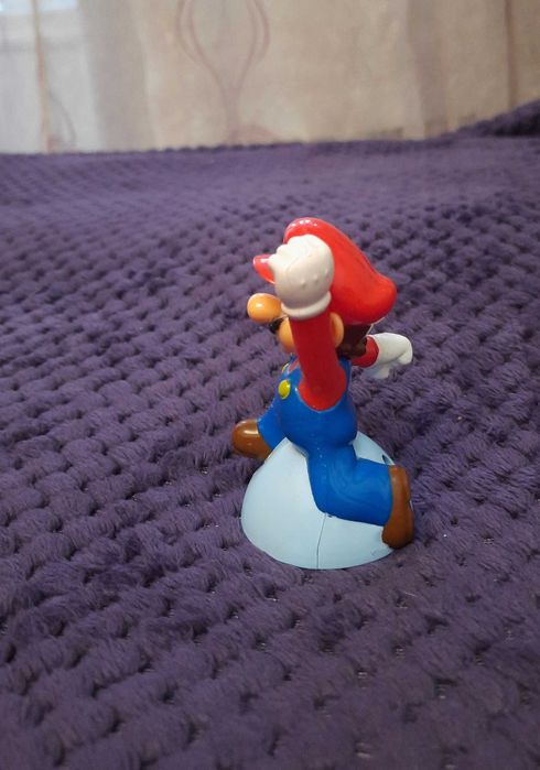 Игрушка Марио на батарейках