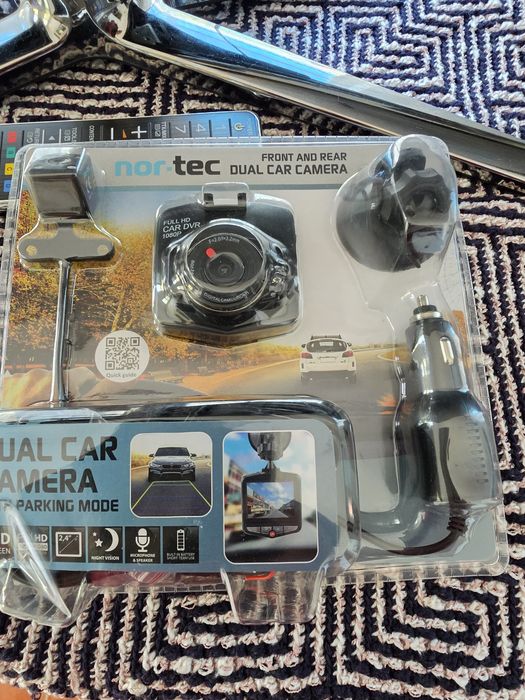 Boxa Akai 500 w cu microfon foarte  puțin utilizata plus diverse cameră  auto combina sony