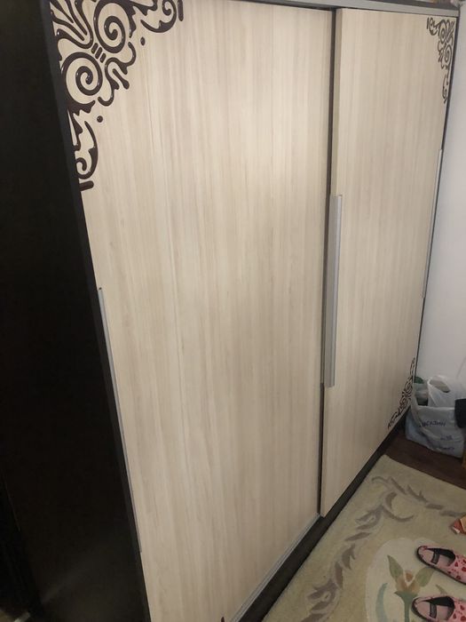 Спалня- легло, двукрилен гардероб и нощни шкафчета