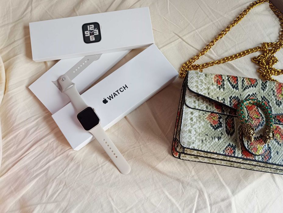 Смарт часовник Apple SE 9