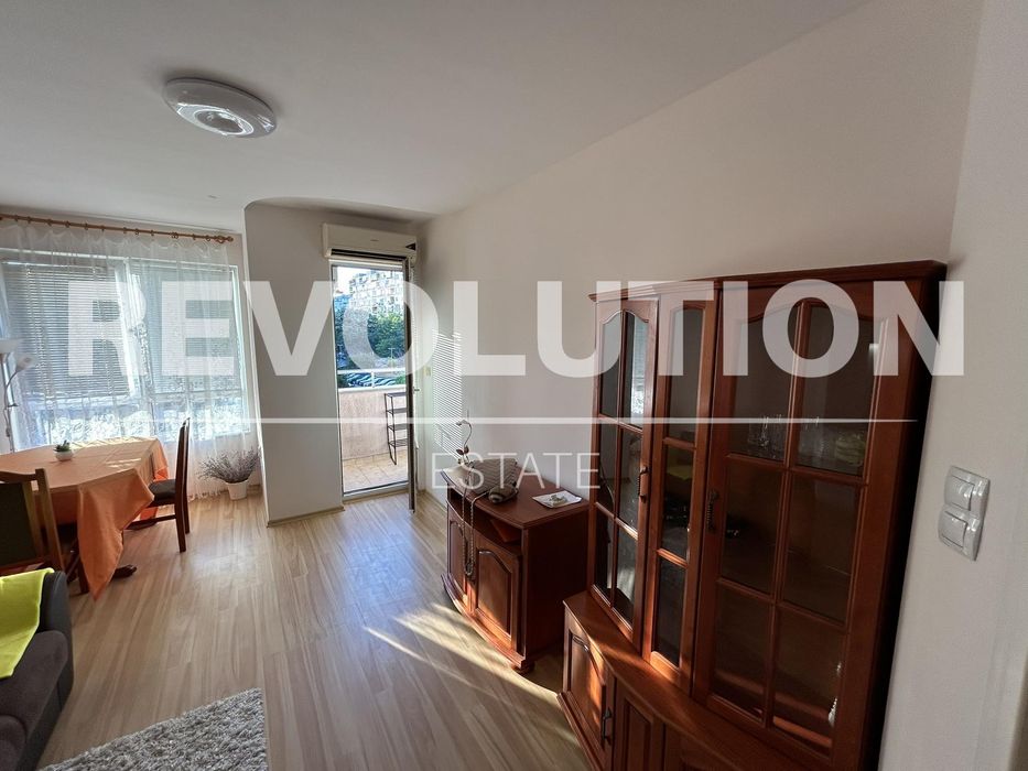 Дава се под наем Двустаен апартамент в Варна, Базар Левски - 50 кв.м за 375 € - Снимка #2