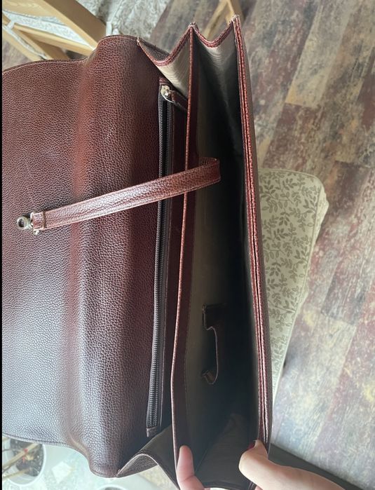 Кафява мъжка чанта/ куфарче