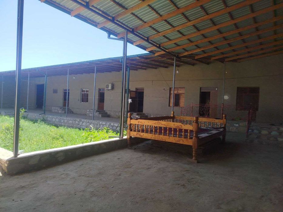 Karmana tumani "Malikrabot" qo'rg'oni hovli sotiladi