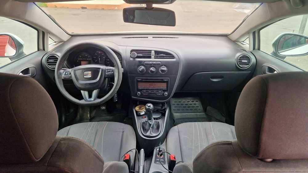 SEAT LEON 1.6 TDI 2011 . 105 cp