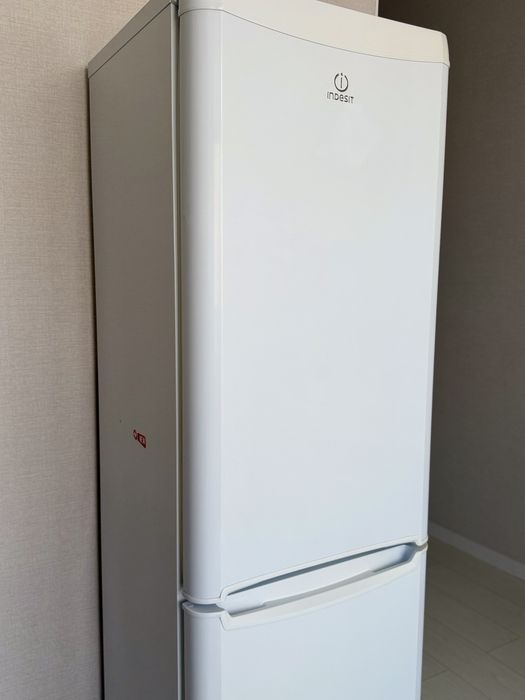 Холодильник Indesit B18FNF.025 No Frost