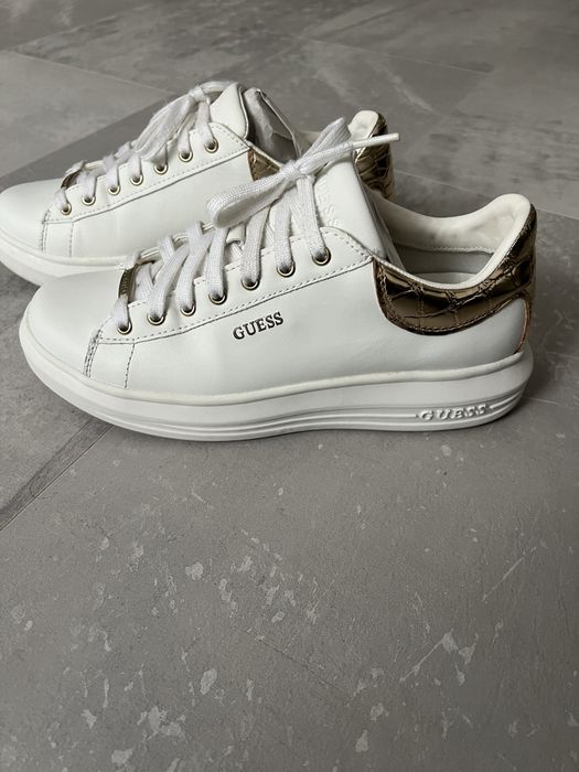 Adidasi"Guess"damă,din piele,nr.39,originali