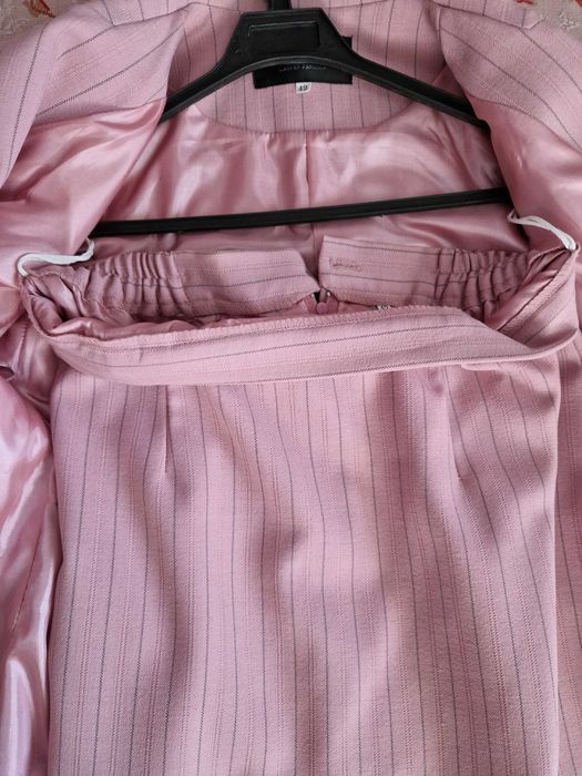 COSTUM Taior cu fusta mas 40