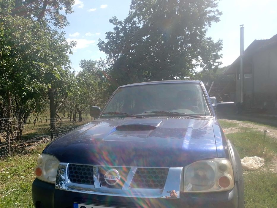 Vând Nissan Navara
