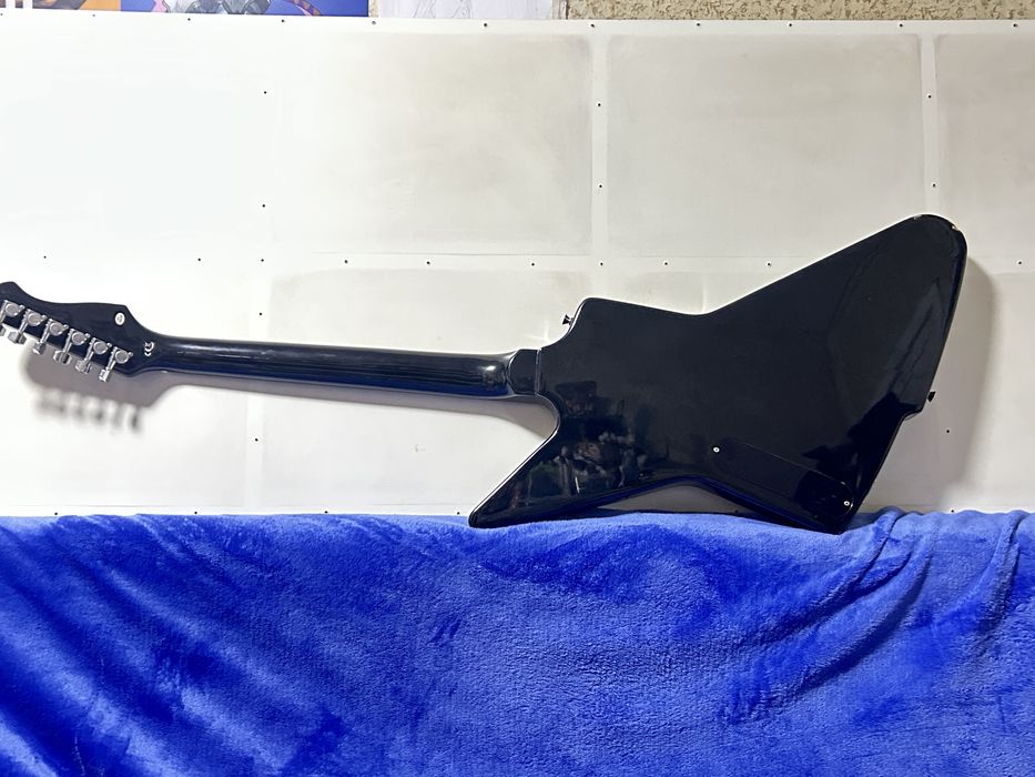 электрогитара explorer от harley benton