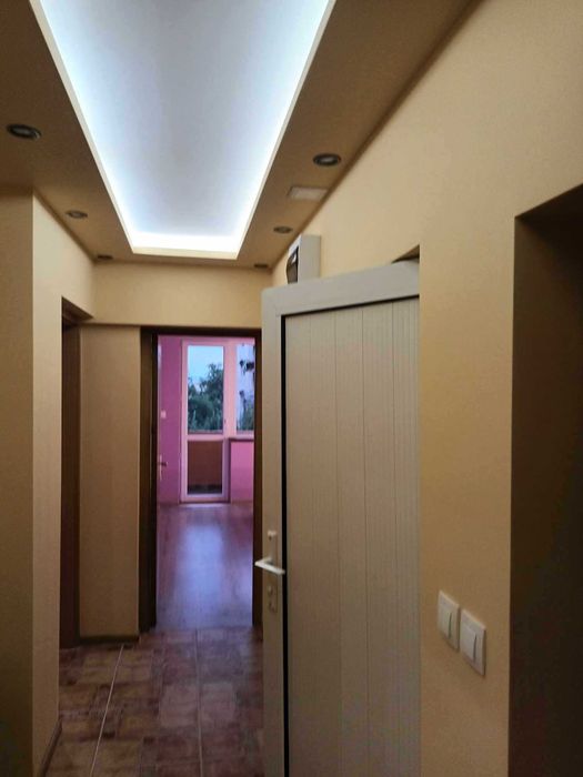 Продава се Тристаен апартамент в Бобов дол - 80 кв.м за 638 €/кв.м - Снимка #2