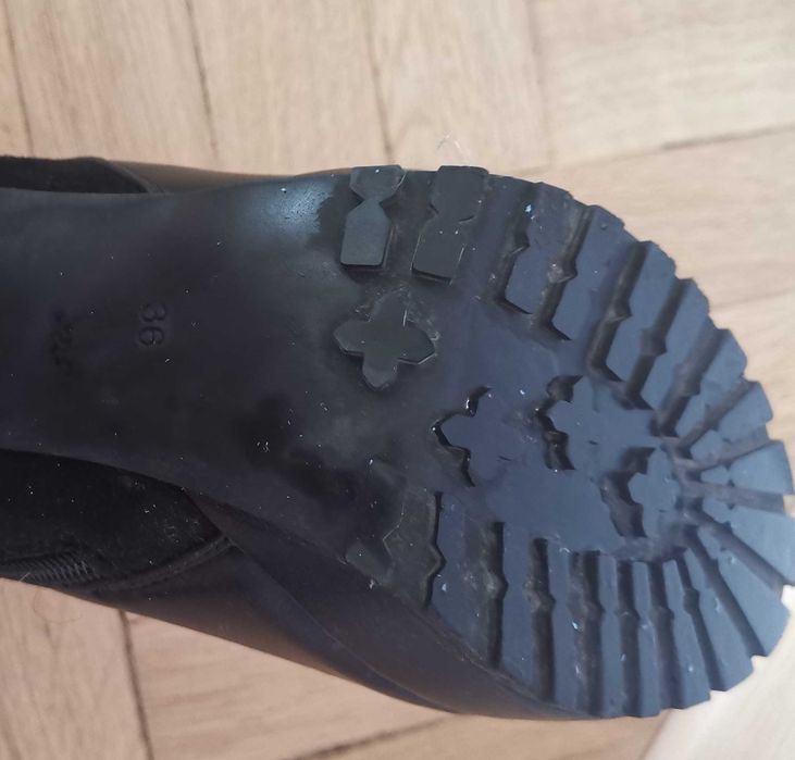 Дамски боти с висок ток