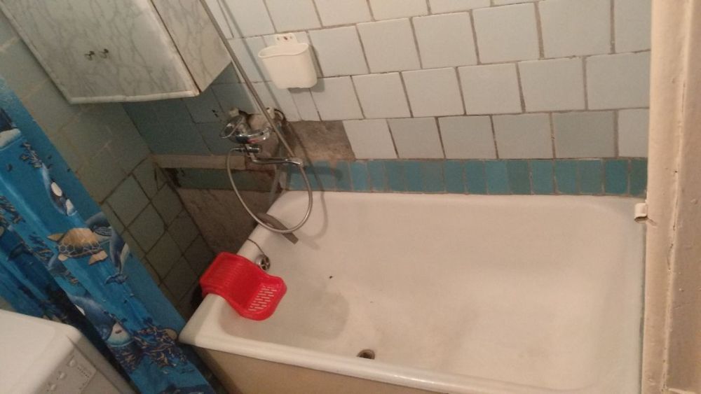 1в2/1/4 Ттз-2 около базара. Площадь 38м². Не торец. Балкон 1.5×6