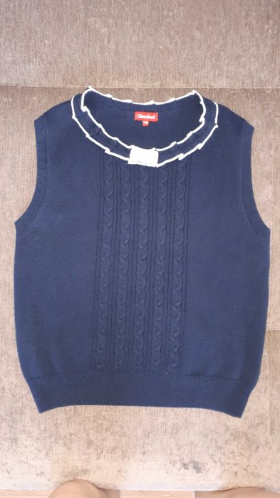 Школьная жилетка 146 и 158 рост.