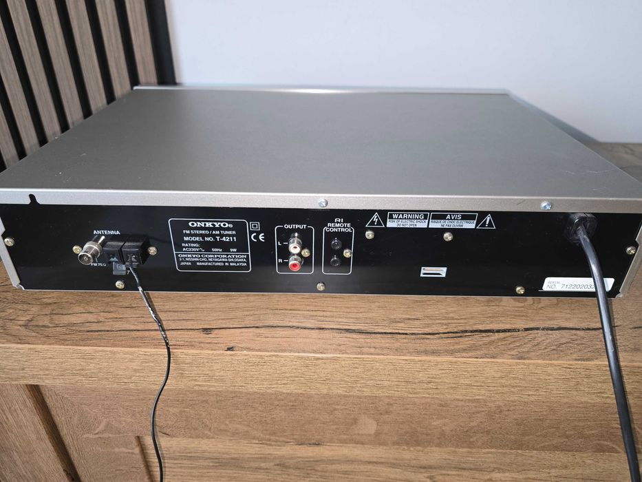 Vand radio Onkyo  T-4211 RDS / Technics ST-X302L