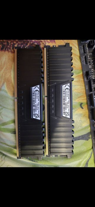 Memorie Corsair Vengeance, DDR4, CL16 3200MHz, CL13 2133MHz