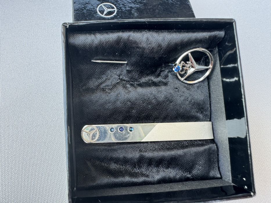 Set ac cravata si brosa Mercedes