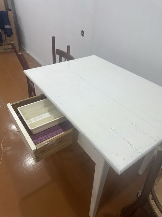 Стол без стульев