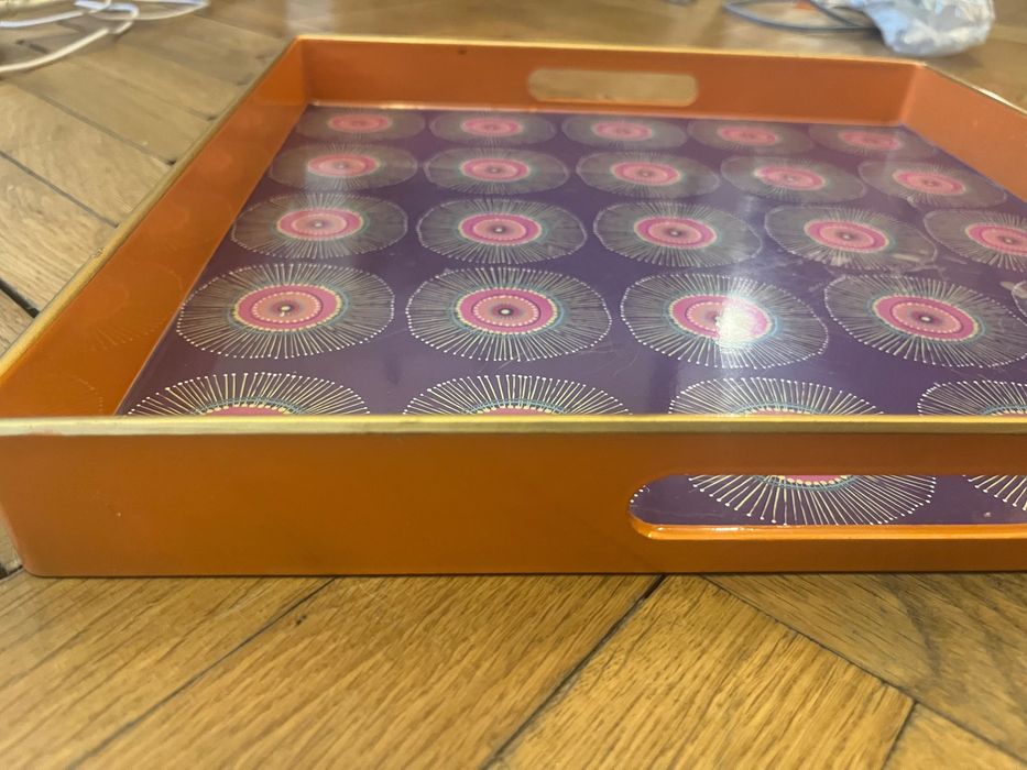 Цветен поднос, не особено използван