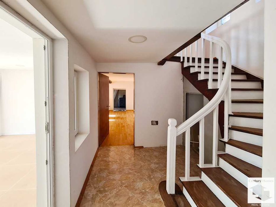 170282 Двуетажна къща с басейн и просторен двор в с. Ритя