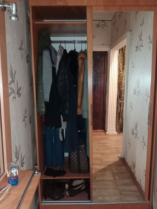 Шкаф купе с зеркалом