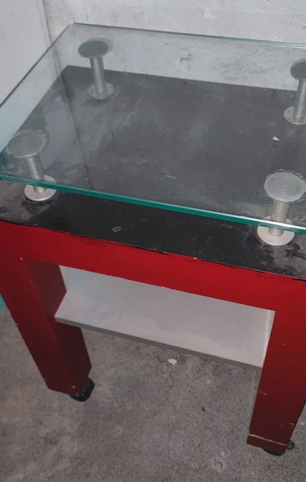 Маси със стъклен плот, маси с колелца