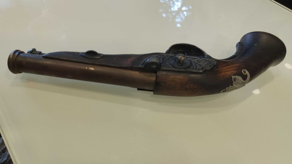 Pistol de colectie, panoplie