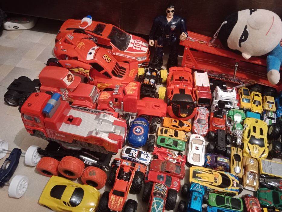 Продаю детские игрушки для мальчика