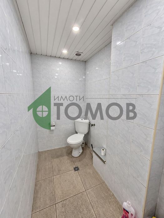 Офис помещение под наем в Широк център