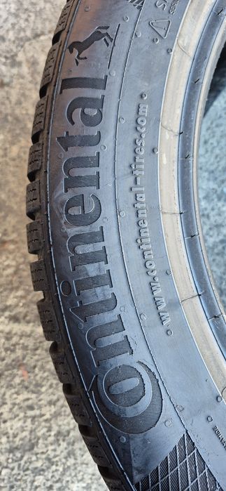 4 anvelope iarna ca si noi Continental 235/50/18.Pretul este pe bucata