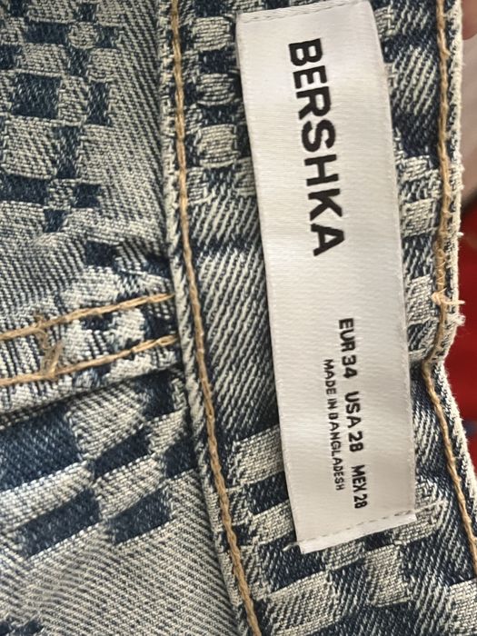 Bershka jeans.