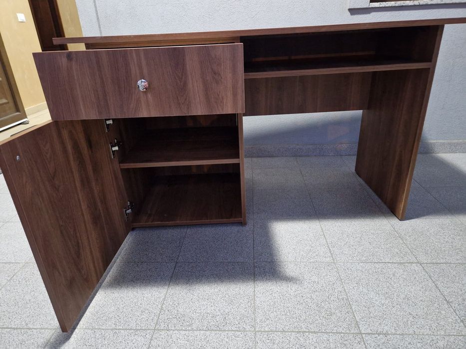 Vând birou din pal nou