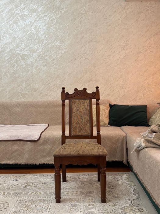 Срочно продам стулья с чехлом