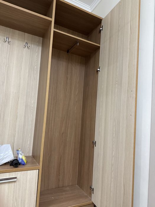 Прихожая, шкаф с полочками