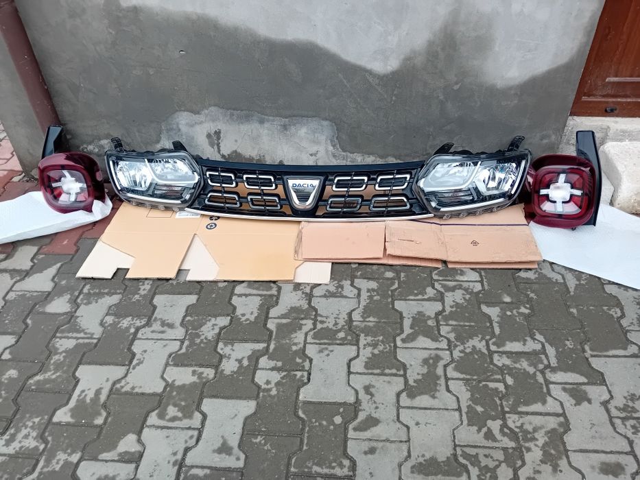 Vand faruri si stopuri cu grila Duster 2020