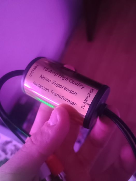 Vând filtru distorsiuni , se folosește între subwoofer și cabluri cas