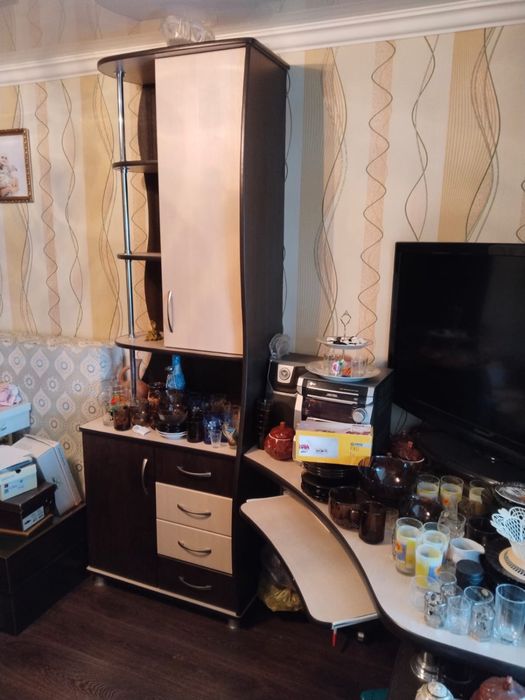 Продам письменный стол и две кровати