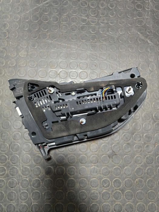 Десен вътрешен стоп за BMW 750i G11