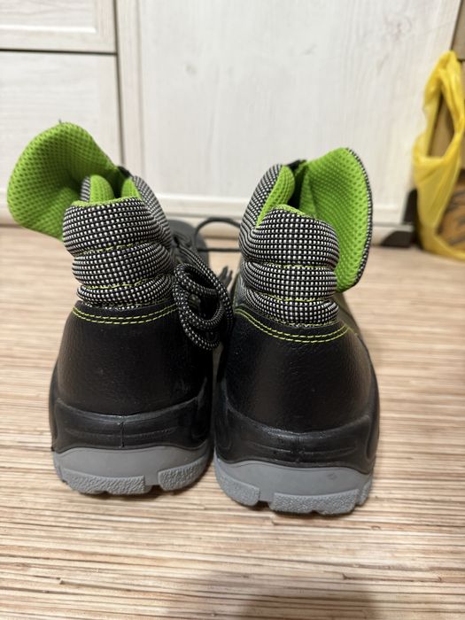 Спецобувь новый в отличном качестве