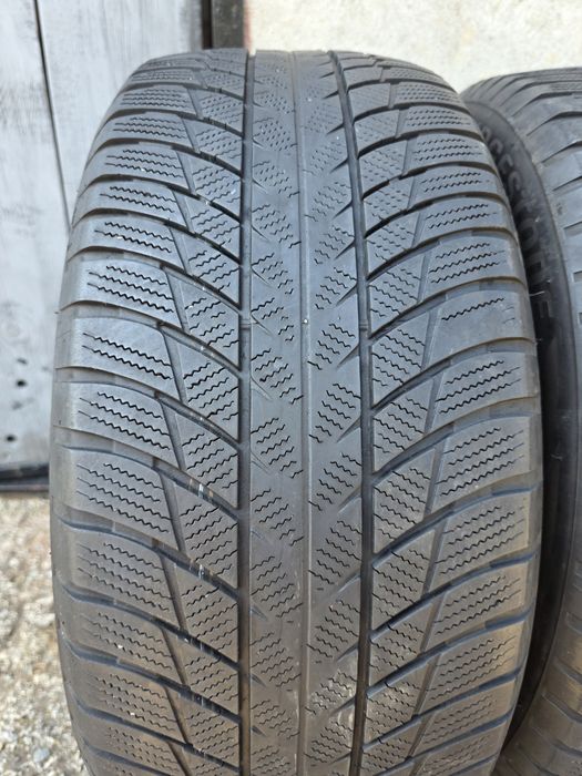 Vând patru anvelope de iarna Bridgestone 245 50 19 dot 1821